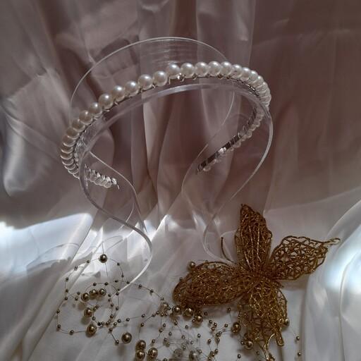 تل ظریف و شیک که با مرواریدهای  سفید با کیفیت تزیین شده بسیار شیک و مجلسی میباشد و مناسب برای مراسم عروسی تولد و مهمانی 