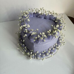 کیک تولد قلبی با گل طبیعی