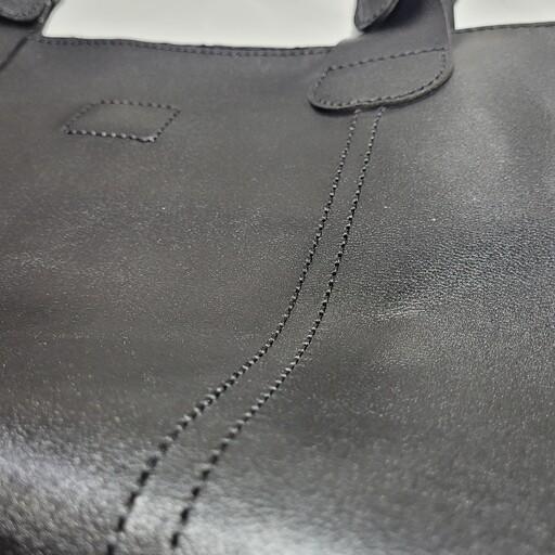 کیف زنانه جادار و شیک ساخته شده از چرم بزی درجه 1  و نوع  آستر داخل کیف جیر می باشد 