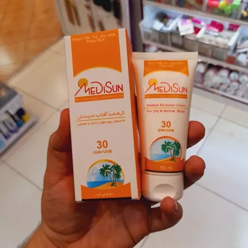 کرم ضد افتاب مدیسان SPF30 مناسپ پوست خشک و معمولی 50 میل بی رنگ