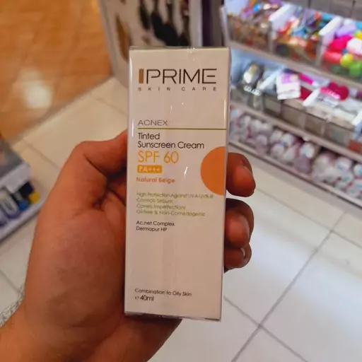 کرم ضد افتاب پریم فاقد چربی مناسب پوستهای چرب و جوش دار acnex spf 60 بژ 40 میل