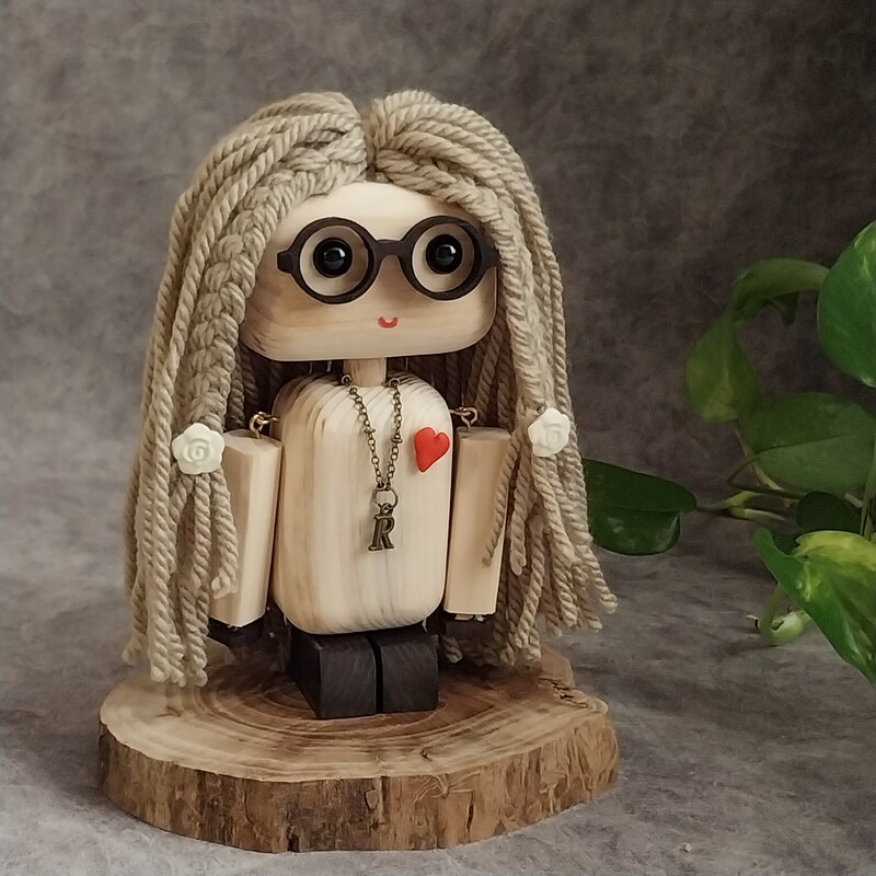 عروسک چوبی دخترانه