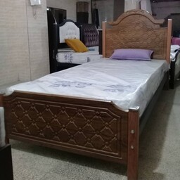 تخت خواب تکنفره روژان بدون تشک و کشو . در چند رنگ هزینه ارسال به عهده مشتری پس کرایه میباشد 