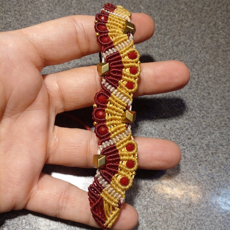 دستبند مکرومه مدل طاووس