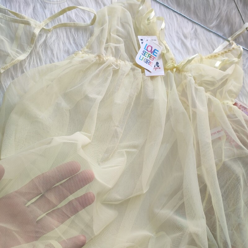 لباس خواب زنانه Love Secret حریر رنگ لیمویی دو تیکه شورت لامبادا و پیراهن کوتاه سایزبندی 