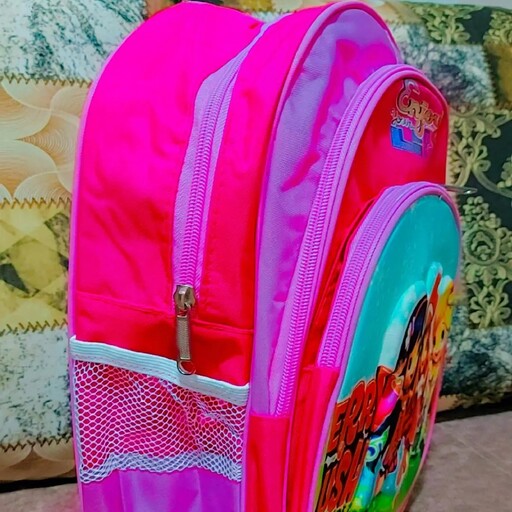 کیف مدرسه ای دخترانه رنگ صورتی 3 زیپ طرح دختر توت فرنگی(توت فرنگی کوچولو)