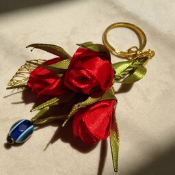 جاسوئیچی و آویز کیف فانتزی با گلهای روبانی قرمز 