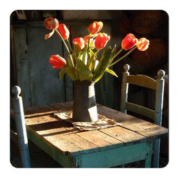 مگنت طرح گل لاله و میز و صندلی چوبی کد wmg4124