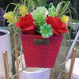 باکس گل رز مصنوعی ارزان و اقتصادی با باکس چرمی و گل پارچه ای در چندرنگ ب دلخواه شما 
