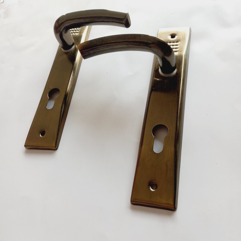 مجموعه کامل دستگیره زیتونی و قفل و سیلندر قفل در چوبی سوییچی مخصوص درب های ورودی
