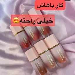 رژگونه پد دار از برند موکالوره با یه پیگمنت عالی و سبک در رنگبندی های متنوع (اورجینال) 