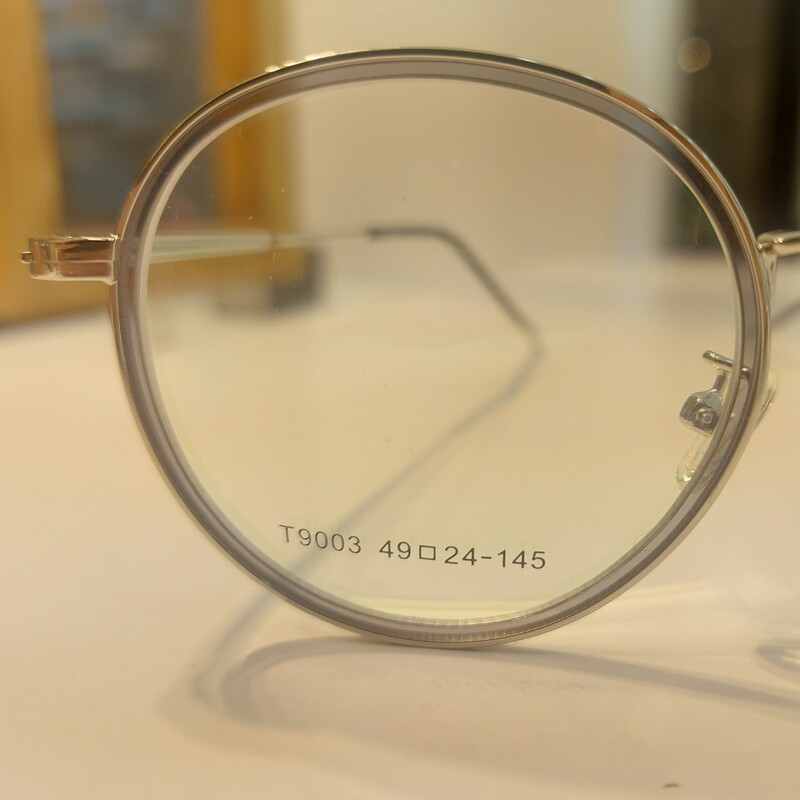 عینک طبی مارک chanel  گرد پشت گوش ضد حساسیت  بسیار  راحت 