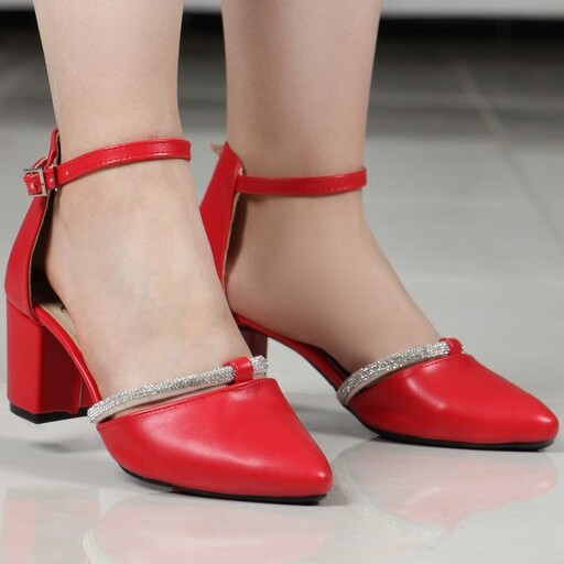 کفش مجلسی پاشنه 5 سانت جدید
کیفیت عالی
پاخور فوق العاده
سایز 37 تا 40
در سه رنگ قرمز و کرم و مشکی