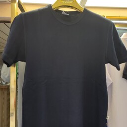 تی شرت مردانه یقه گرد ساده جنس فانریپ پنبه در 24 رنگ و 5 سایز با حالت کشسانی رنگ مشکی و سورمه ایی