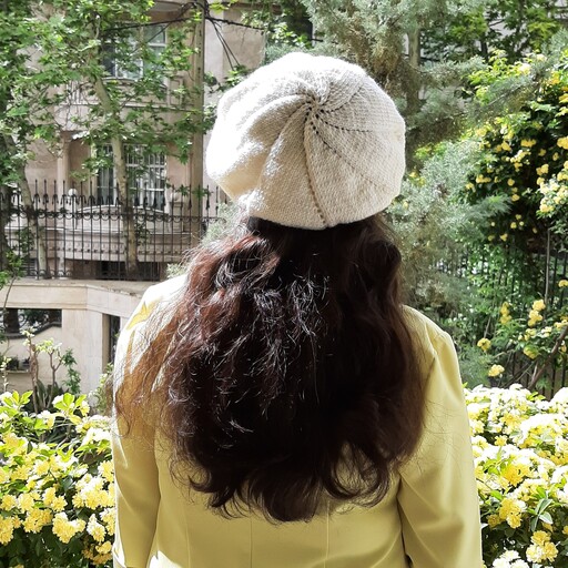 کلاه گپ فرانسوی رنگ شیری کاموا ترک دستبافت با دومیل بافته شده سفارش در رنگهای دیگه پذیرفته میشود مخصوص بزرگسال