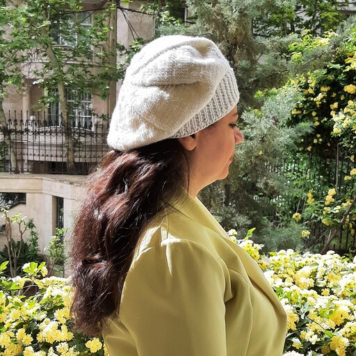 کلاه گپ فرانسوی رنگ شیری کاموا ترک دستبافت با دومیل بافته شده سفارش در رنگهای دیگه پذیرفته میشود مخصوص بزرگسال