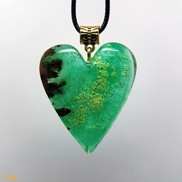 گردنبند دست ساز قلب گرین برند تولتک کد1165 چوب و رزین طول35میلیمتر  رنگ سبز هولگرامی ضد خش در دو رو