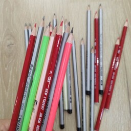 مداد مشکی و مداد قرمز