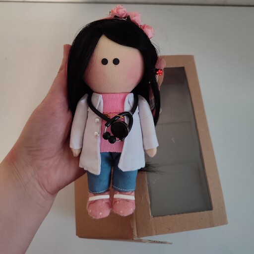 عروسک روسی خانم دکتر 15 سانتی با جعبه ی هدیه 