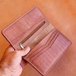 کیف پول مردانه دستدوز دوخته شده با چرم هورس بزی و نخ موم زده ترک و یراق با کیفیت