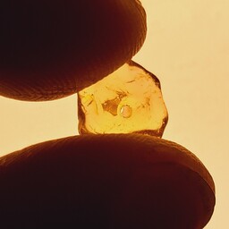 راف توپاز طلایی اصلی سنگ توپاز سوییسی مهره توپاز طلایی نگین توپاز معدنی سنگ توپاز زرد سنگ ماه تولد گوی سنگی مهره سنگی