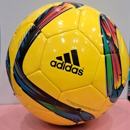 توپ فوتبال ویژه نوجوانان مناسب برای زمین چمن 