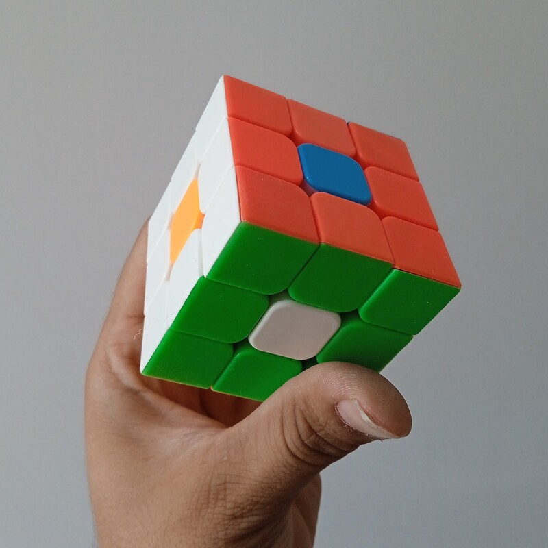 مکعب روبیک سه در سه رنگ سرخود ،بازی فکری ،بازی آموزشی و سرگرمی 
