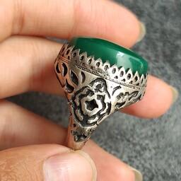 انگشتر نقره دست ساز  مردانه با نگین عقیق سبز 