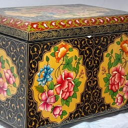 جعبه چوبی با طرح گل ومرغ با رنگهای معدنی وگیاهی با عرض 30 سانتی متر وطول 40 سانتی متر وارتفاع 35 سانتی متر 
