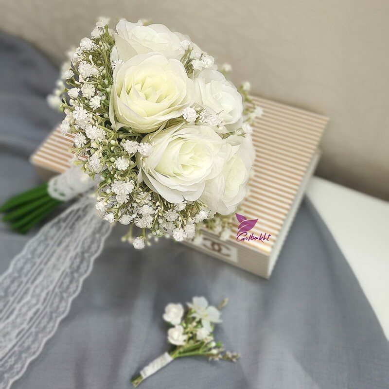دسته گل عروس بسیار زیبا به رنگ سفید با گلهای رز و ژیپسوفیلا 