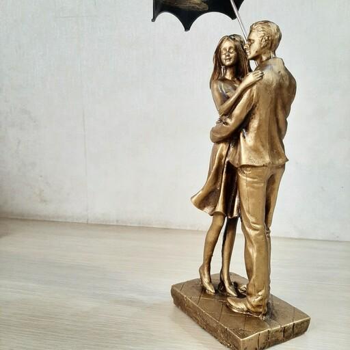 مجسمه دکوری عشق( ولنتاین) طلایی رنگ پلی استری