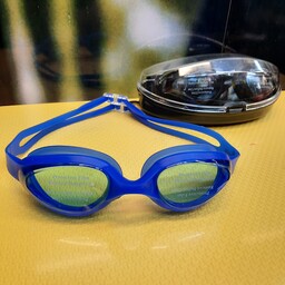عینک شنا وارداتی مدل 3100 در 3 رنگ بندی قوطی هلالی دو بند