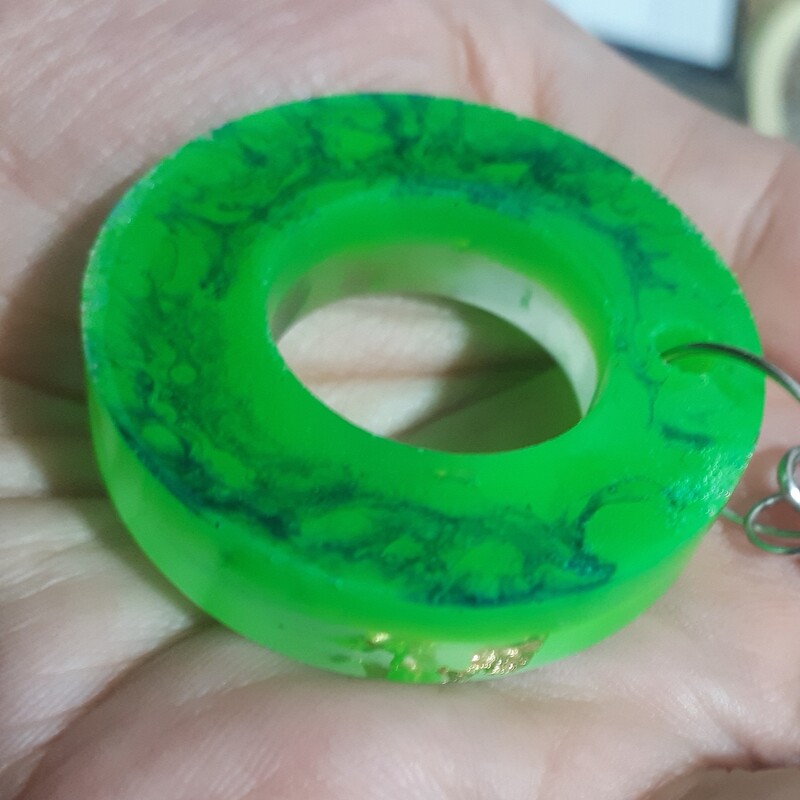 جاکلیدی و آویز کیف  رزینی دست ساز دایره ای رنگ سبز فسفری