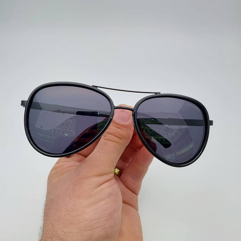 عینک آفتابی مردانه لاگوست پلاریزه و یووی 400 رنگ فریم مشکی براق  ارسال رایگان 