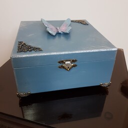 جعبه ی چوبی پتینه شده با رنگ توسی و نقره ای و پلی استر