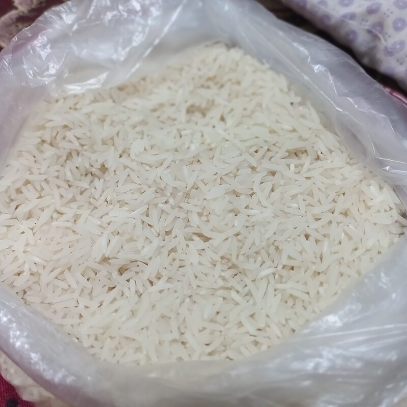 برنج ایرانی فجر سوزنی 90 روزه  که خوش طمع و خوش عطر است مقدارش هم دو تن است 