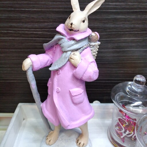 مجسمه خرگوش پلی استر رنگ شده قابل اجرا در رنگ و پتینه دلخواه ارتفاع بیست و هشت سانت 