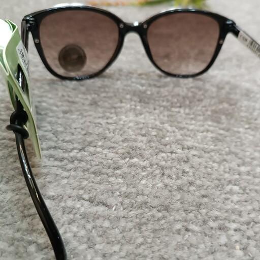 عینک آفتابی فریم مشکی با بارکد و شناسنامه و کاور از برند سفارش آلمان یووی400