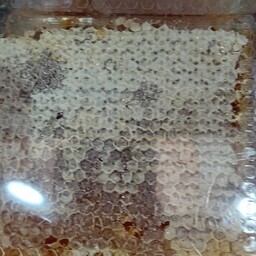 عسل چند گیاه  موم دار بهاره  (گل یخ سراب) در اندازه های ظرف کریستال به شکل مربع و در رنگ و طعم های مختلف 