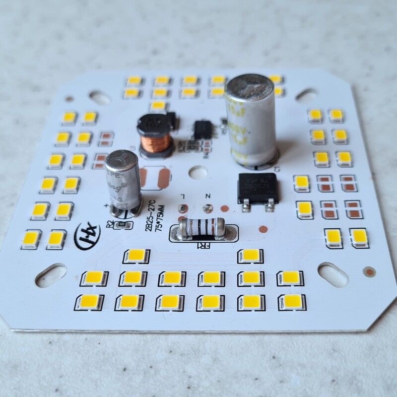 چیپ لامپ ال ای دی برق مستقیم 50 وات  2خازنه ماژول دی او بی رنگ آفتابی مناسب جهت تعمیرلامپ  chip led dob 50w 220v