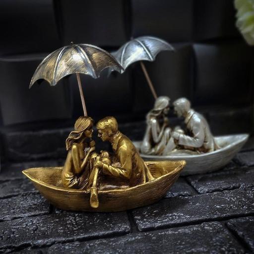 مجسمه عشق چتری قایق سوار