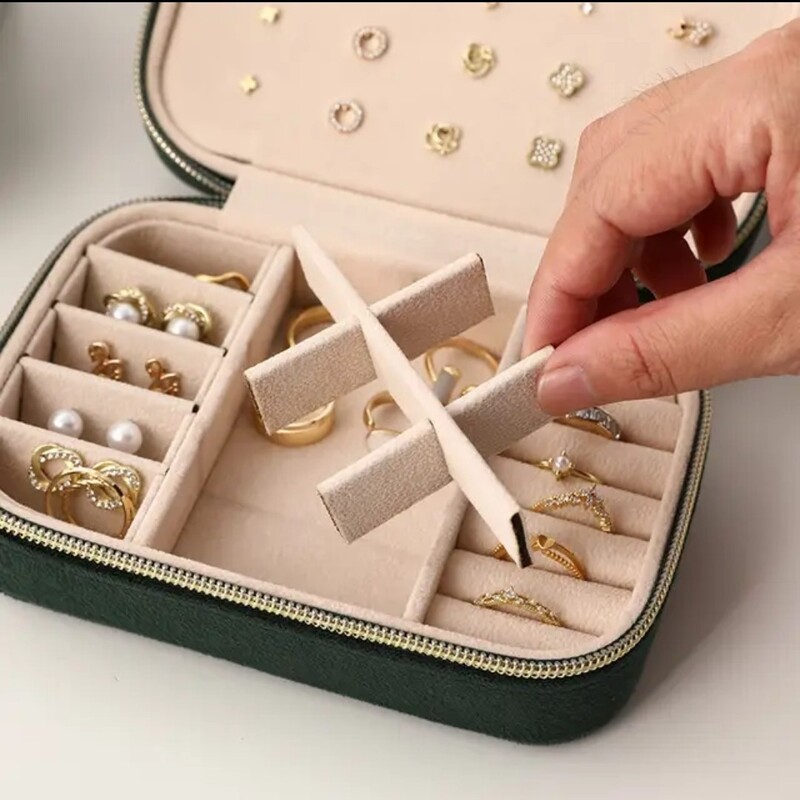 جعبه دکمه دار نظم دهنده طلا و جواهر 