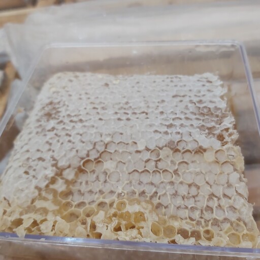 عسل موم دار 700 گرمی بهاره آدلی سراب ، بسته بندی در ظرف کریستال