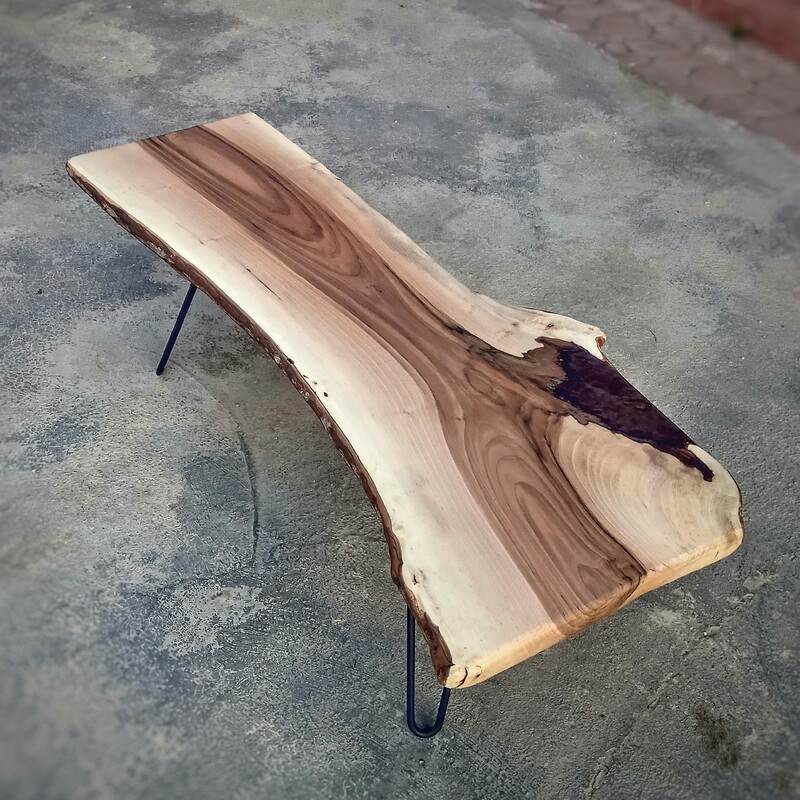 میز جلو مبلی روستیک ساخته شده از چوب گردو به ابعاد 120 در 35
