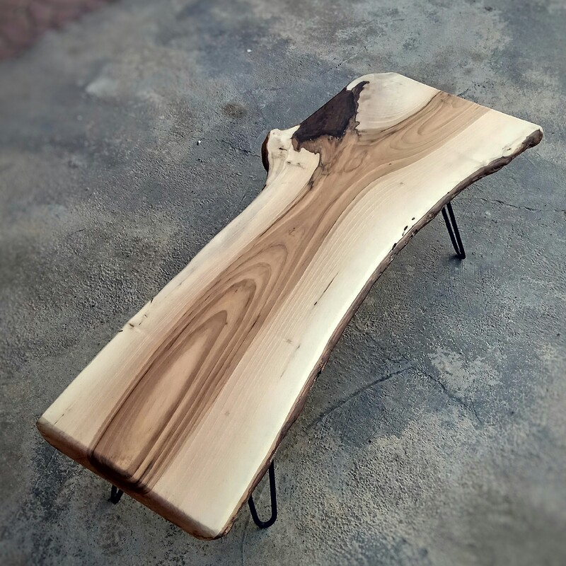 میز جلو مبلی روستیک ساخته شده از چوب گردو به ابعاد 120 در 35