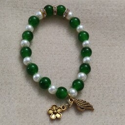 دستبند رنگ سبز شیری ترکیب با سنگ طرح مروارید  ،  سایز دانه ها 8  