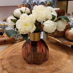 گلدان طوق برنجی با دسته گل زیبا 
