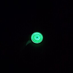 گردنبند شبتاب رزینی چشم نظر  سبز با نوردهی عالی در تاریکی