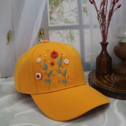 کلاه کتان گلدوزی شده با نخ دمسه قابل سایز شدن در رنگهای متنوع