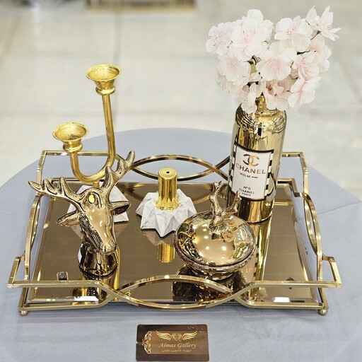 اکسسوری سینی کف آینه ای آبکاری فورتیک طلایی  همراه یک عدد گلدان یک عدد کله گوزن طلایی یک عدد قندان کله گوزن و جاشمعی  